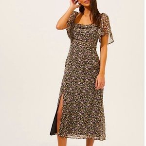 ASTR FLUTTER SLEEVE RUCHED DRESS